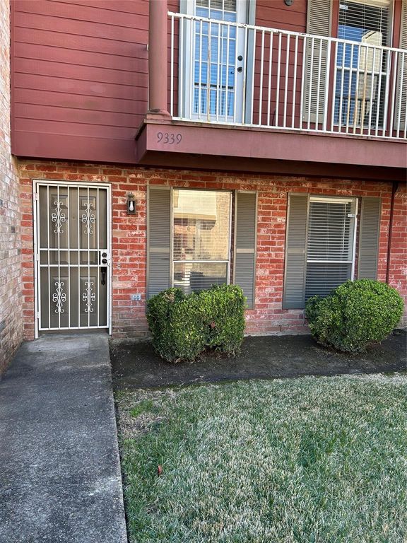 9339 Westwood Village Drive, Houston, TX 77036