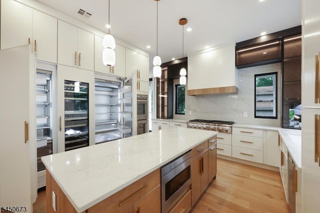 63 Billingsley Dr, Livingston Twp., NJ 07039