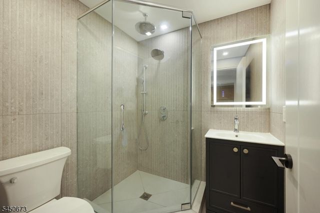 63 Billingsley Dr, Livingston Twp., NJ 07039