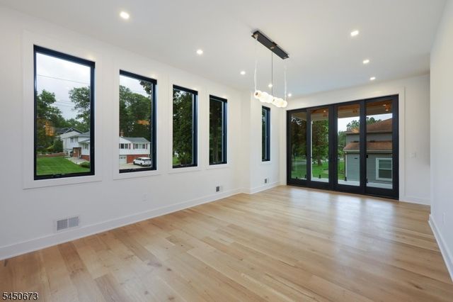 63 Billingsley Dr, Livingston Twp., NJ 07039