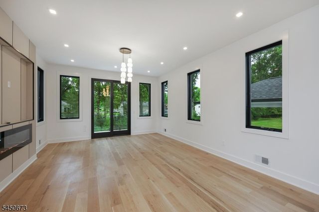 63 Billingsley Dr, Livingston Twp., NJ 07039