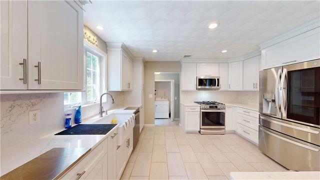 10 Kiley Way, Coventry, RI 02816