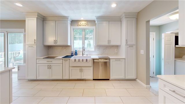 10 Kiley Way, Coventry, RI 02816