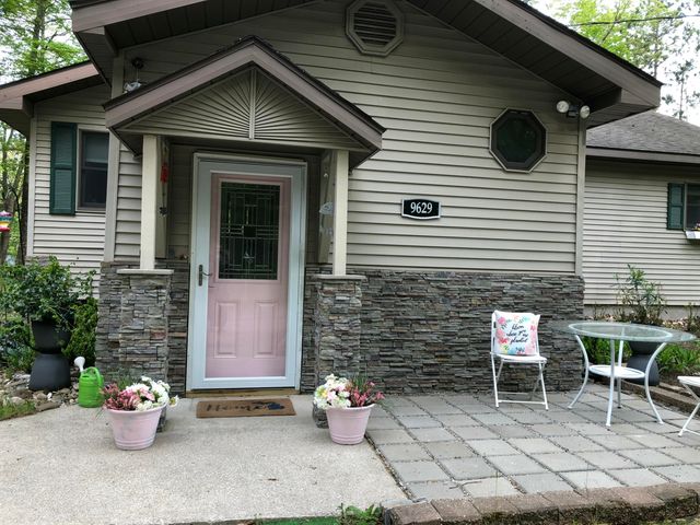 9629 N Kings Point, Irons, MI 49644