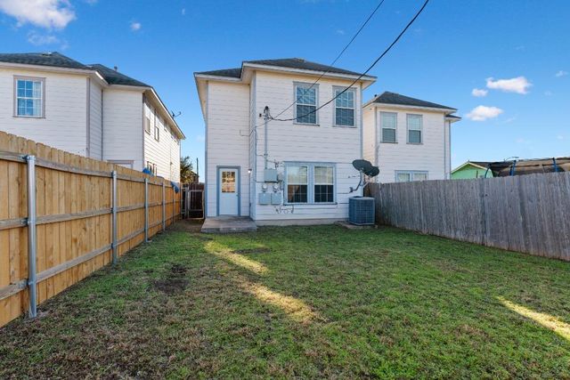 7502 Lazy Creek DR B, Austin, TX 78724