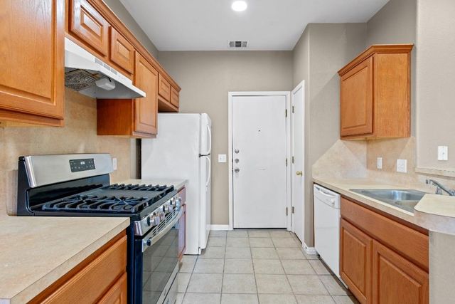 7502 Lazy Creek DR B, Austin, TX 78724