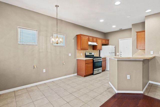 7502 Lazy Creek DR B, Austin, TX 78724