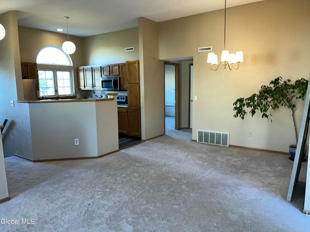 622 Apex Lane, Troy, NY 12182