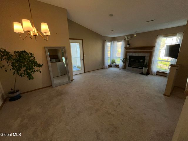 622 Apex Lane, Troy, NY 12182