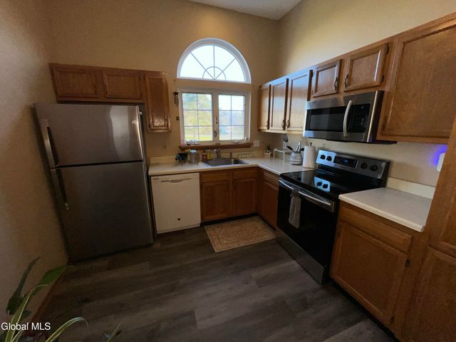 622 Apex Lane, Troy, NY 12182