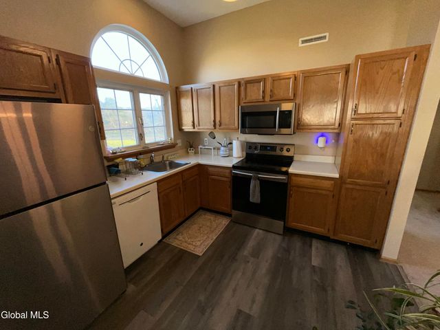 622 Apex Lane, Troy, NY 12182