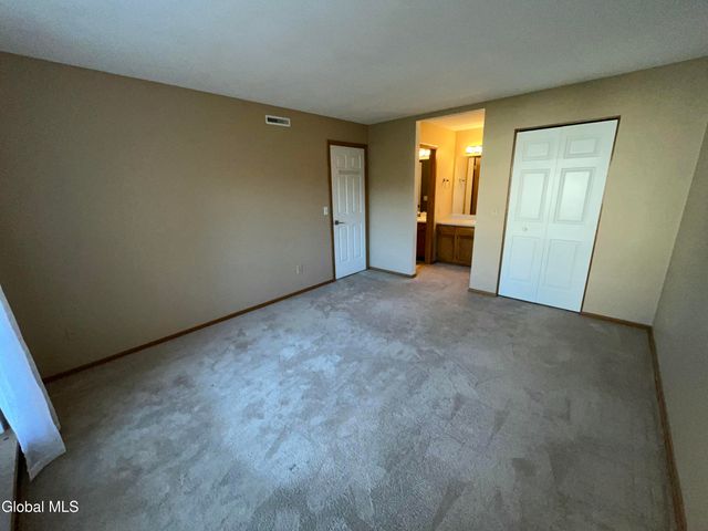 622 Apex Lane, Troy, NY 12182