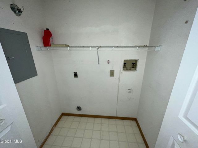 622 Apex Lane, Troy, NY 12182