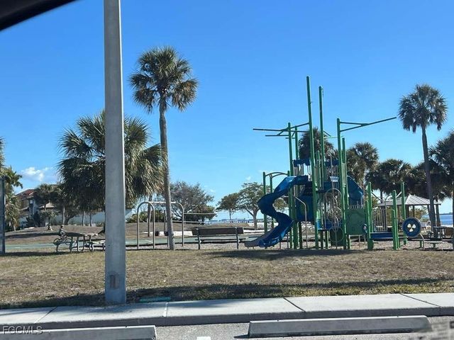 106 Sinclair ST SE, Port Charlotte, FL 33952