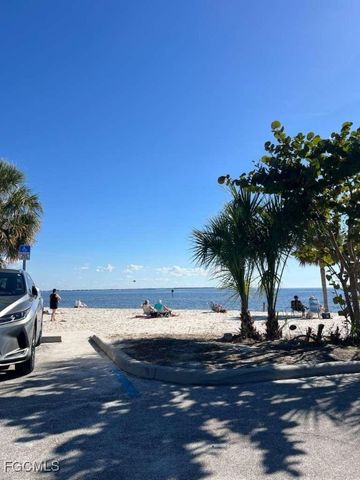 106 Sinclair ST SE, Port Charlotte, FL 33952