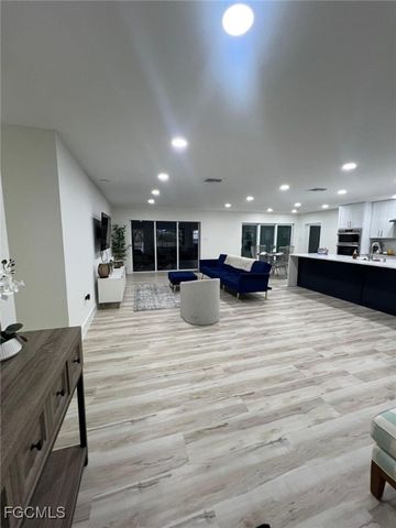 106 Sinclair ST SE, Port Charlotte, FL 33952