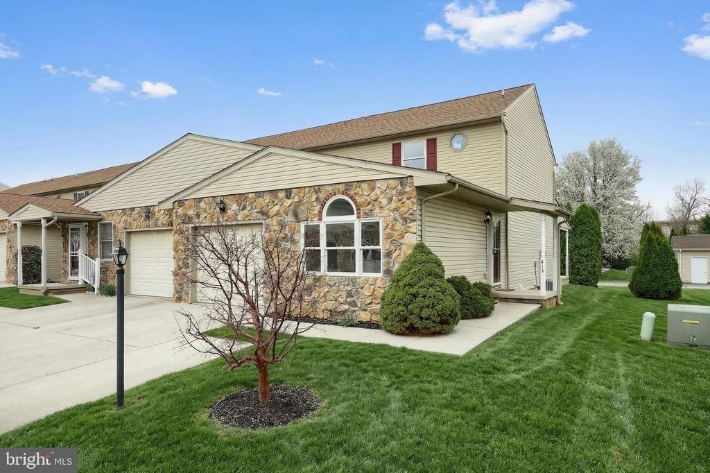 413 SPRINGBROOK CT, Hanover, PA 17331