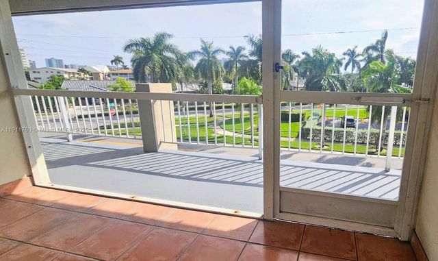 300 LAYNE BLVD 313, Hallandale Beach, FL 33009