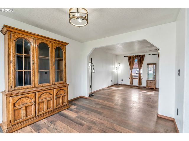 404 N BRIDGE St, Sheridan, OR 97378