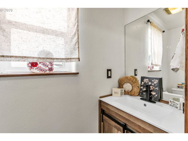 404 N BRIDGE St, Sheridan, OR 97378