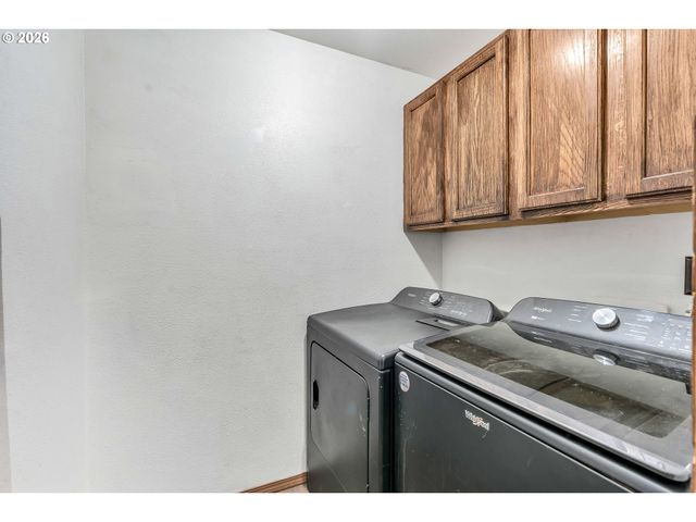 404 N BRIDGE St, Sheridan, OR 97378