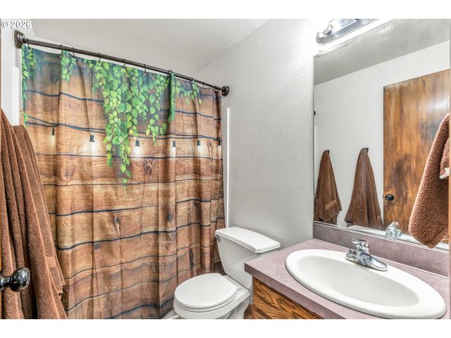 404 N BRIDGE St, Sheridan, OR 97378