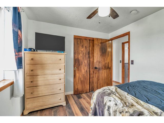 404 N BRIDGE St, Sheridan, OR 97378
