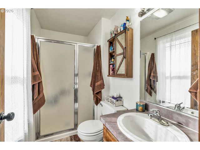 404 N BRIDGE St, Sheridan, OR 97378