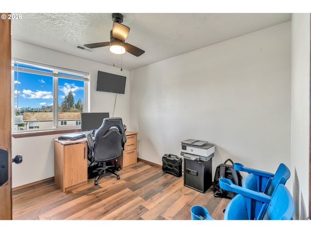 404 N BRIDGE St, Sheridan, OR 97378