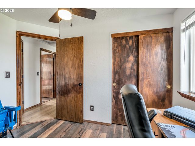404 N BRIDGE St, Sheridan, OR 97378