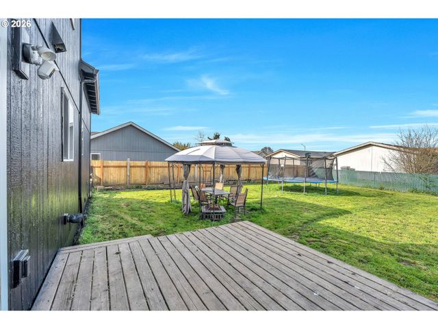 404 N BRIDGE St, Sheridan, OR 97378
