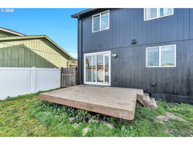 404 N BRIDGE St, Sheridan, OR 97378