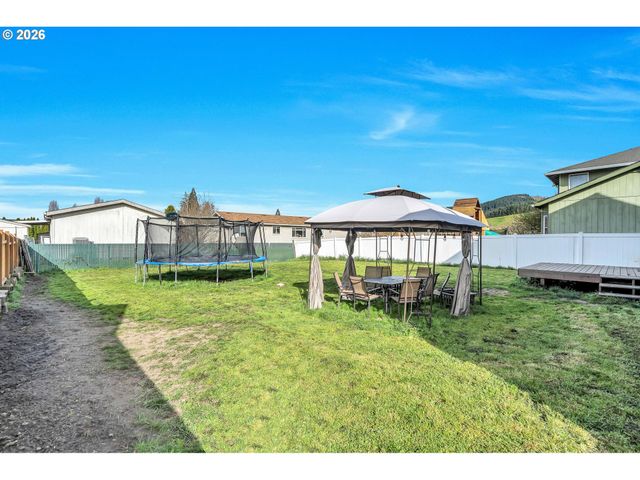404 N BRIDGE St, Sheridan, OR 97378