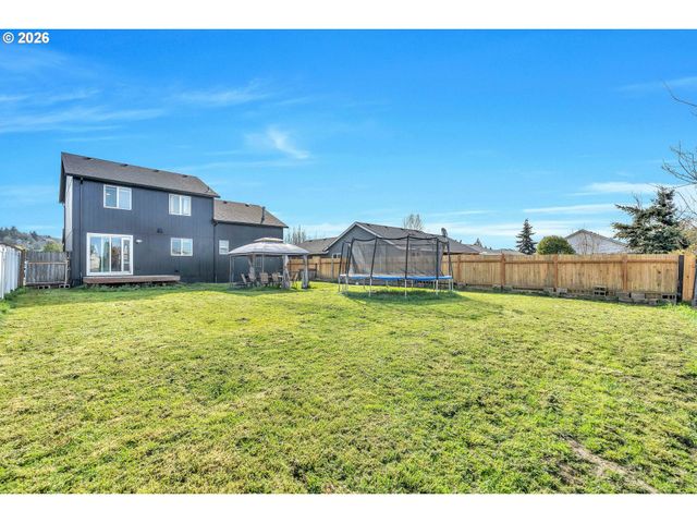 404 N BRIDGE St, Sheridan, OR 97378