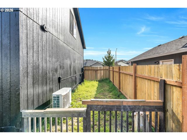 404 N BRIDGE St, Sheridan, OR 97378