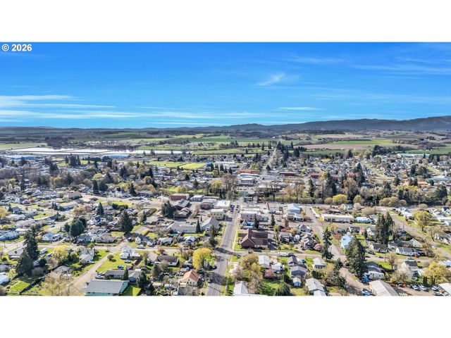 404 N BRIDGE St, Sheridan, OR 97378