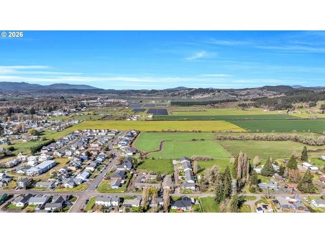 404 N BRIDGE St, Sheridan, OR 97378