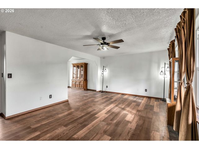 404 N BRIDGE St, Sheridan, OR 97378
