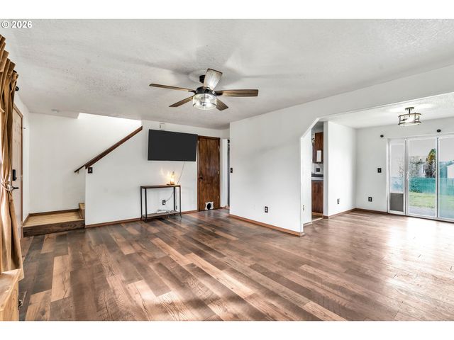 404 N BRIDGE St, Sheridan, OR 97378