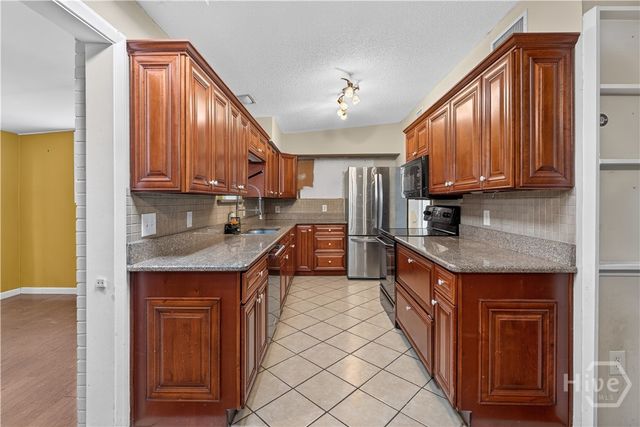 303 E 60th Street, Savannah, GA 31405