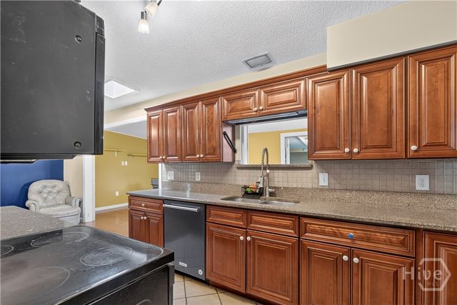 303 E 60th Street, Savannah, GA 31405