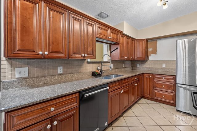 303 E 60th Street, Savannah, GA 31405
