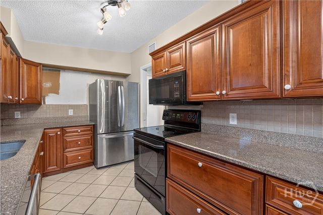 303 E 60th Street, Savannah, GA 31405