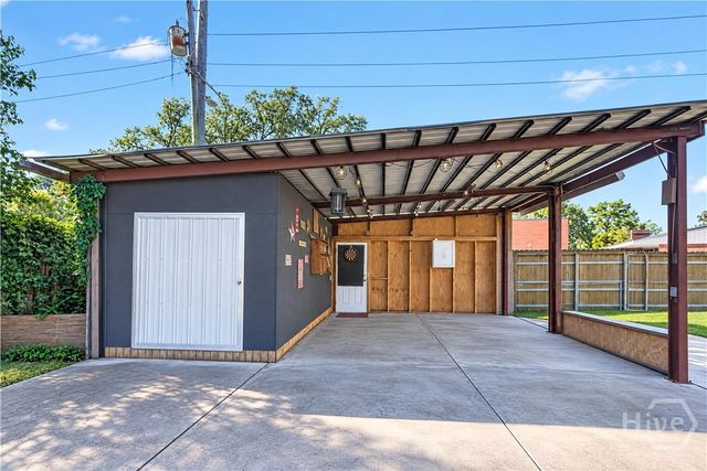 303 E 60th Street, Savannah, GA 31405