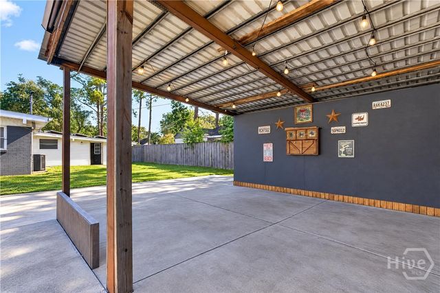 303 E 60th Street, Savannah, GA 31405