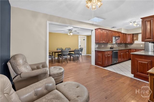 303 E 60th Street, Savannah, GA 31405