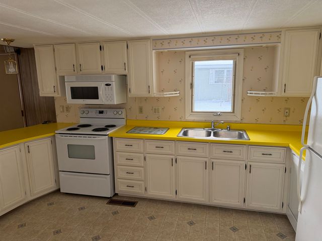 47 Scott Avenue, Seabrook, NH 03874