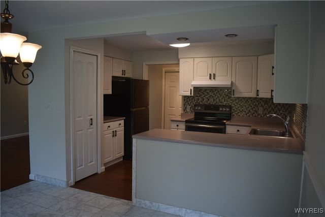 10 Southcreek Court B, Amherst, NY 14051