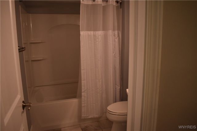 10 Southcreek Court B, Amherst, NY 14051