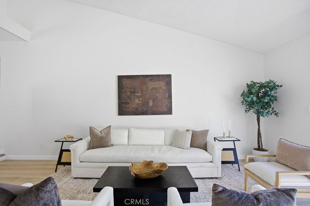 13513 Polk Street, Sylmar, CA 91342